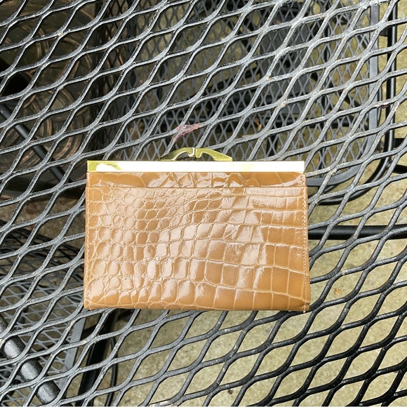 Quality Tan & Gold Alligator Nice Feel Skin Texture Wallet! - Picture 3 of 16